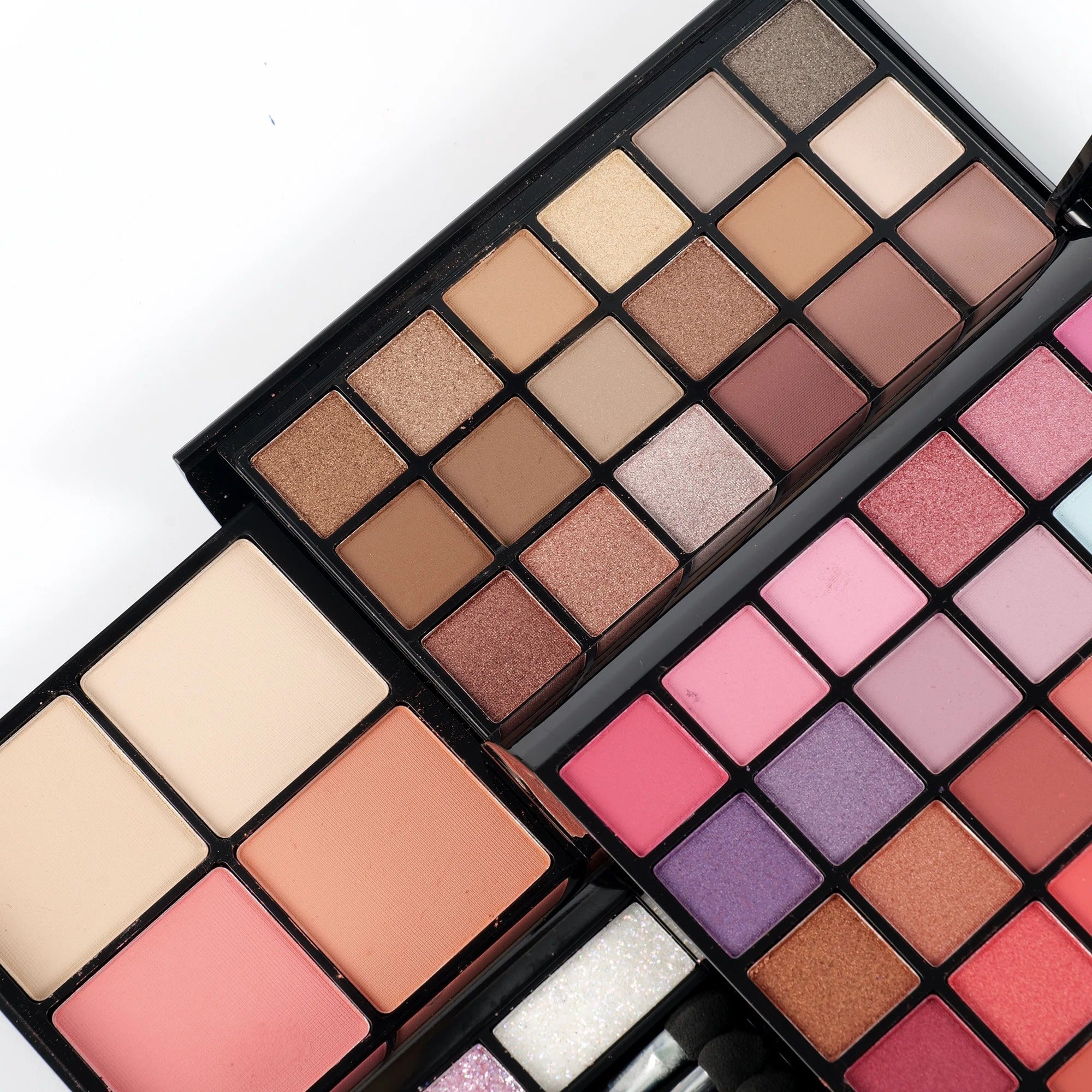 Miss Rose Travel Makeup Kit – 90 Eyeshadows, Face Essentials, Gloss & Glitter | All-in-One Portable Beauty Set for Endless Looks